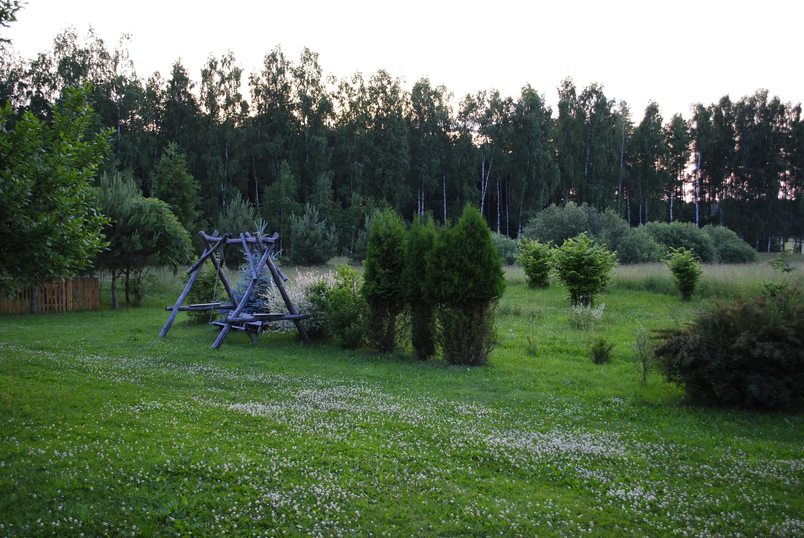 Ogród z placem zabaw