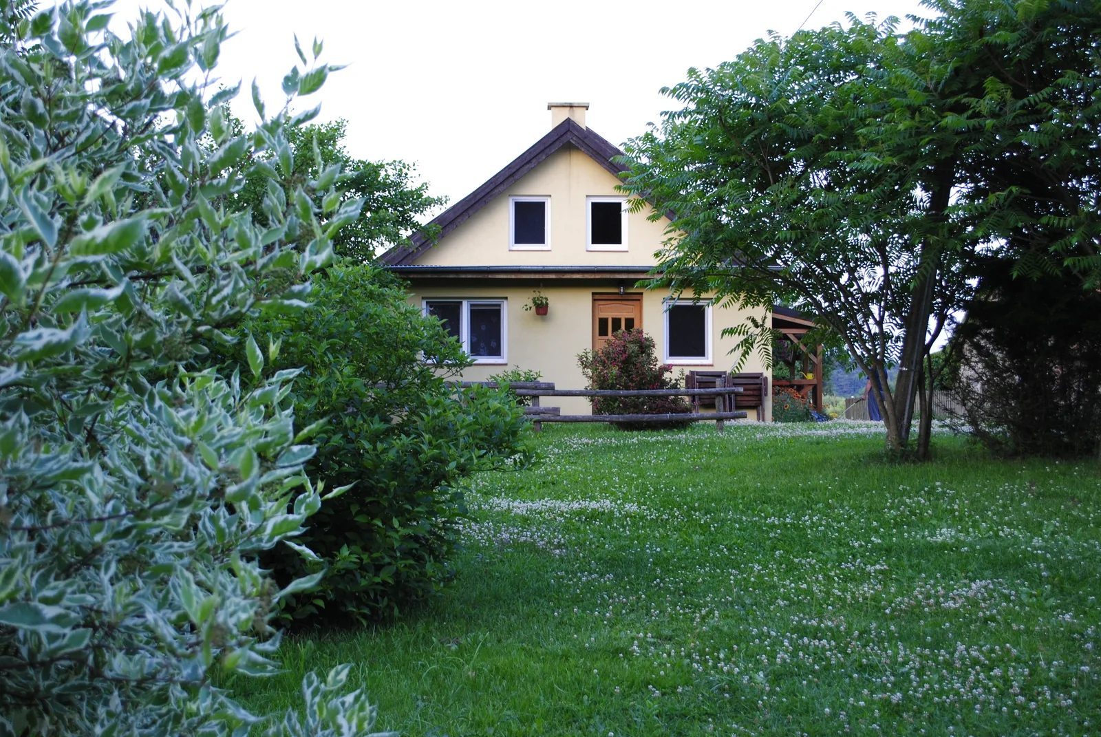 Apartament dla dwojga: widok z ogrodu