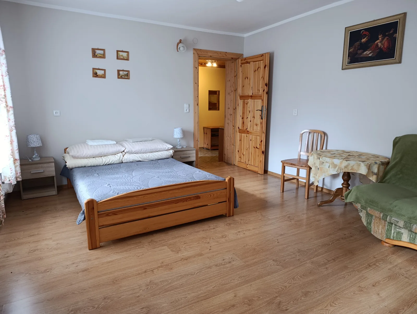 Sypialnia na parterze apartamentu pięcioosobowego